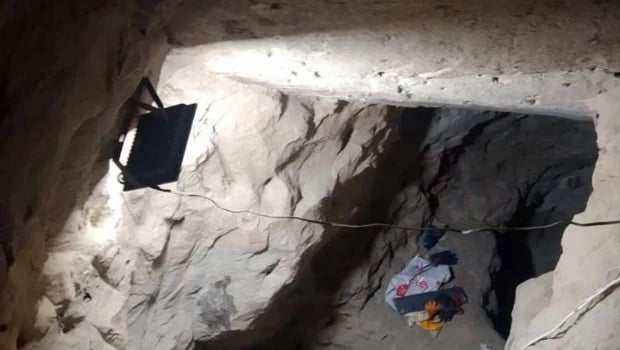 'Defineli ev' kazısına operasyon! Jandarma baskınıyla yakalandılar: Metrelerce çukur kazmışlar