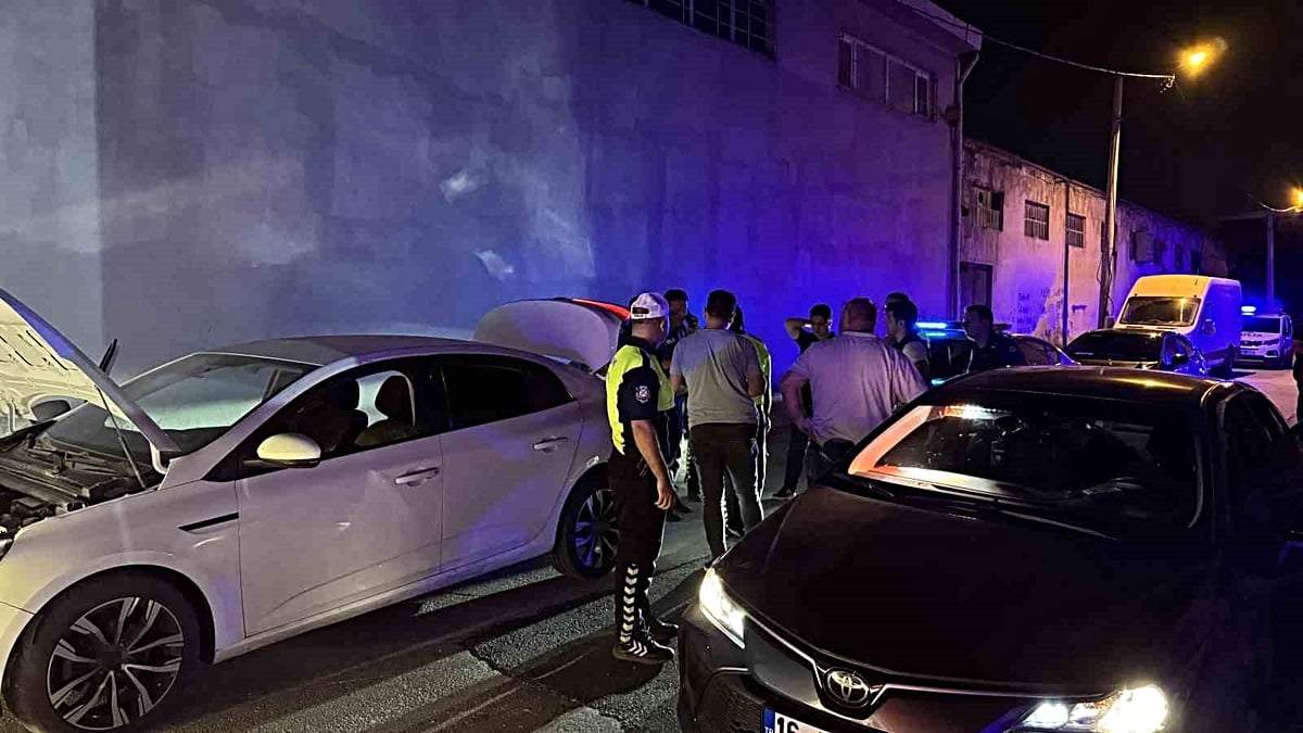 Bursa'da çalıntı otomobil kovalamacası: 3 gözaltı, 380 bin TL ceza