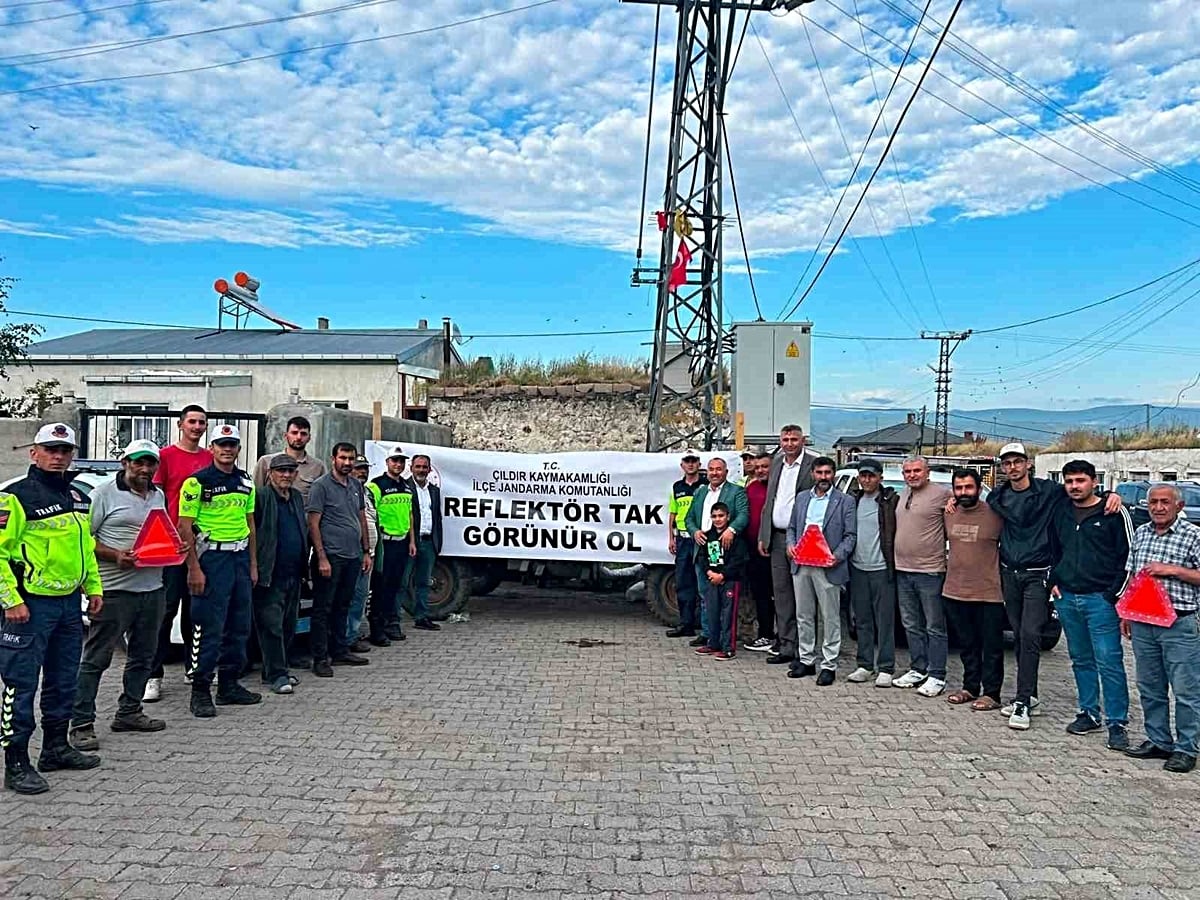 Traktör Sürücülerine 'Reflektör Tak, Görünür Ol' Eğitimi