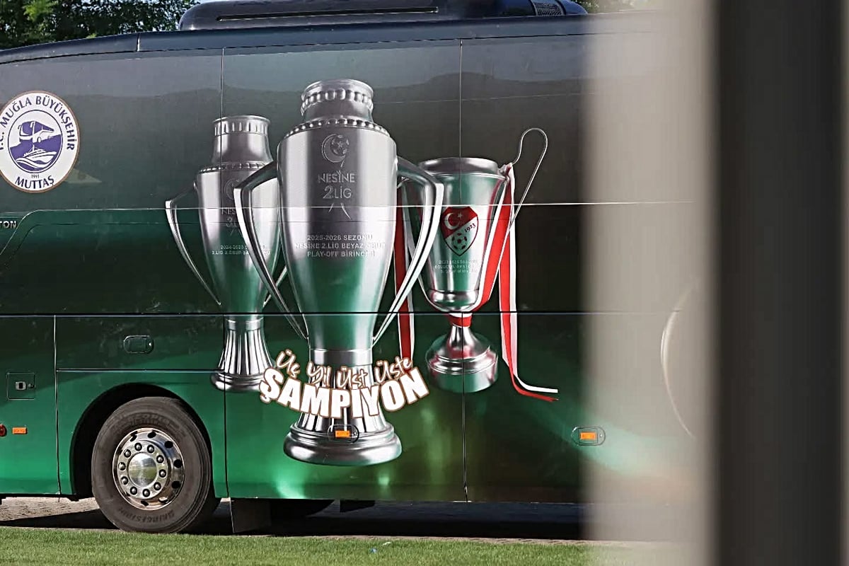 Muğlaspor'un Takım Otobüsüne Şampiyonluk Tasarımı
