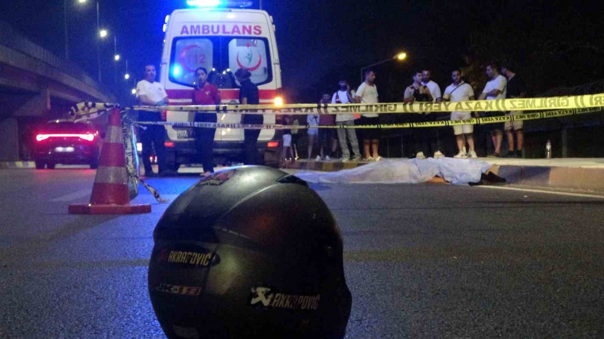Savrulan motosikletten düşerek başını kaldırıma çarpan genç hayatını kaybetti