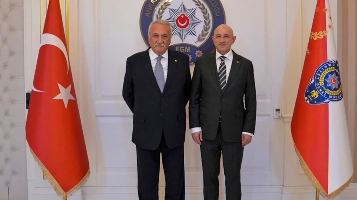 Eski İçişleri Bakanı Mehmet Ağar, Ankara İl Emniyet Müdürlüğü'nü ziyaret etti