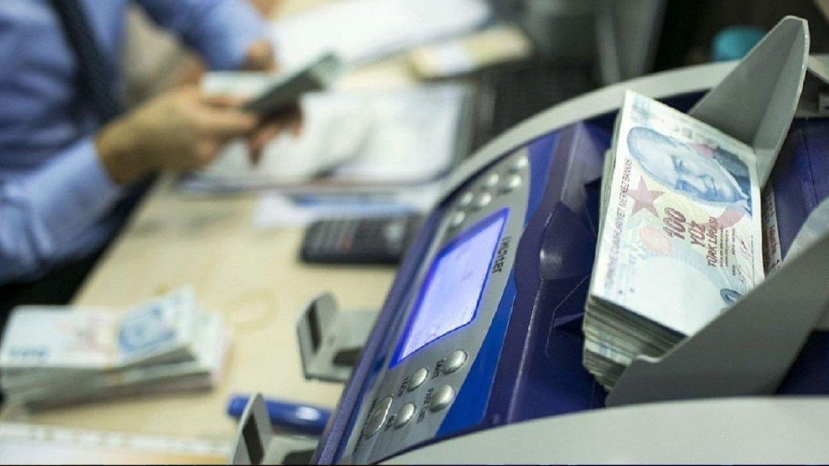 Faiz ödemeleri 2 trilyona koşuyor